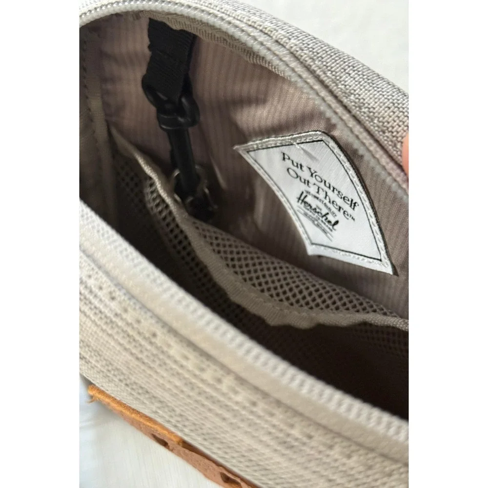 Herschel Supply Co. Crossbody Bag‎ Grey Heathered Adjustable Strap Square Logo - Picture 6 of 8